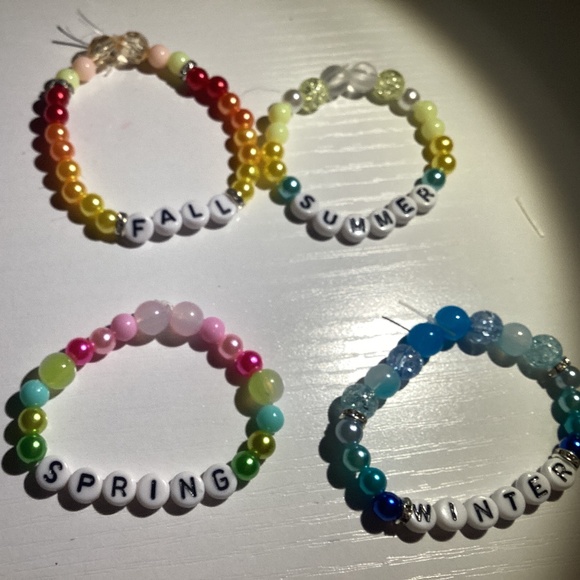 Seasons themed bracelets - Picture 1 of 9